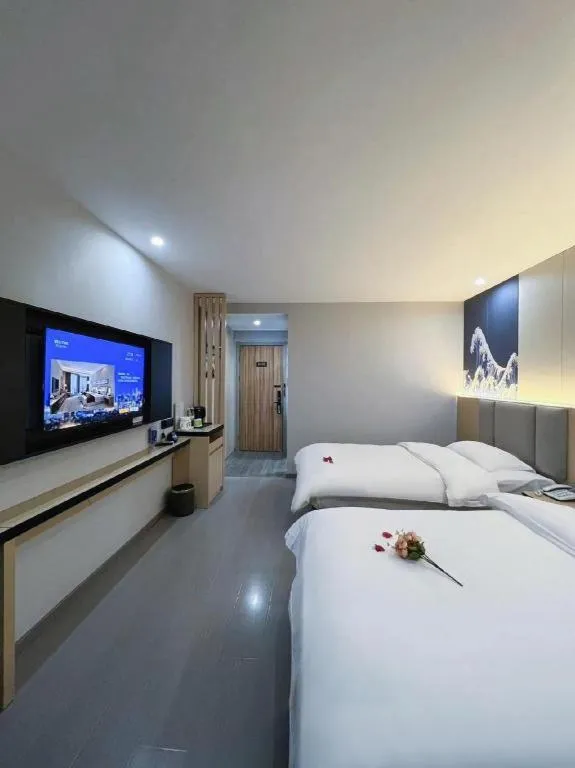 Bed in Super 8 Hotel Dingzhou Chongwen Street