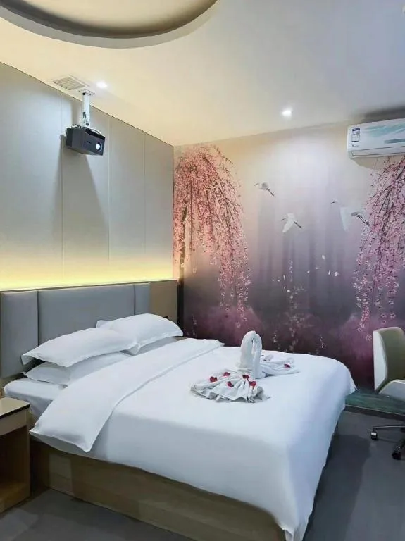 Bed in Super 8 Hotel Dingzhou Chongwen Street