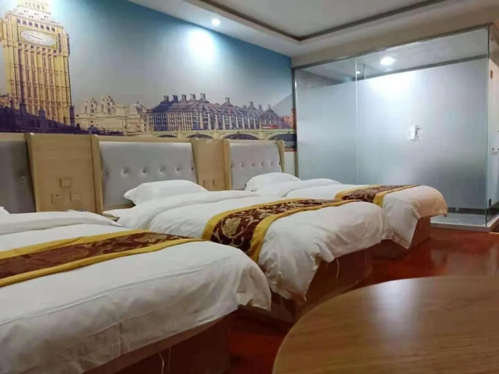 Bed in Super 8 Hotel Dingzhou Chongwen Street