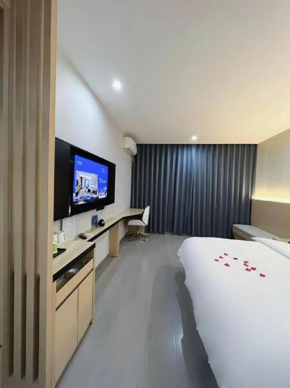 Bed in Super 8 Hotel Dingzhou Chongwen Street