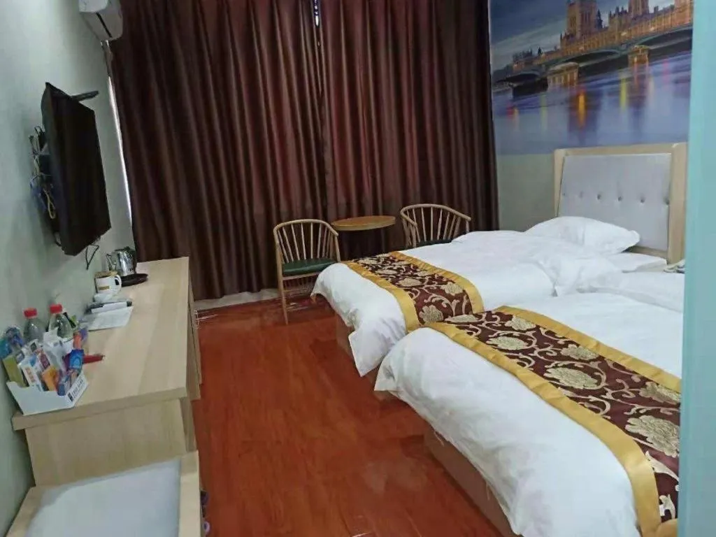 Bed in Super 8 Hotel Dingzhou Chongwen Street