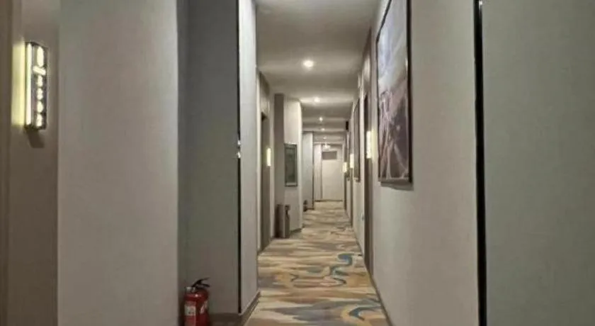 Super 8 Hotel Dingzhou Chongwen Street