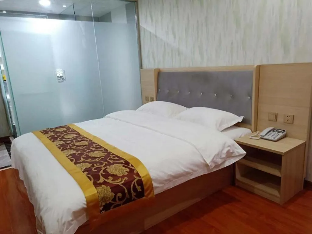 Bed in Super 8 Hotel Dingzhou Chongwen Street