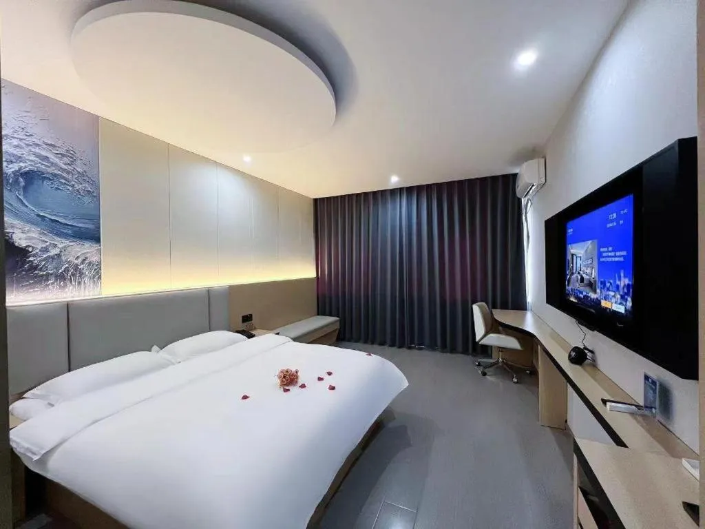 Bed in Super 8 Hotel Dingzhou Chongwen Street