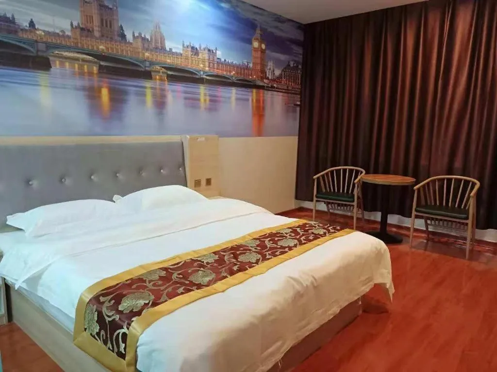 Bed in Super 8 Hotel Dingzhou Chongwen Street