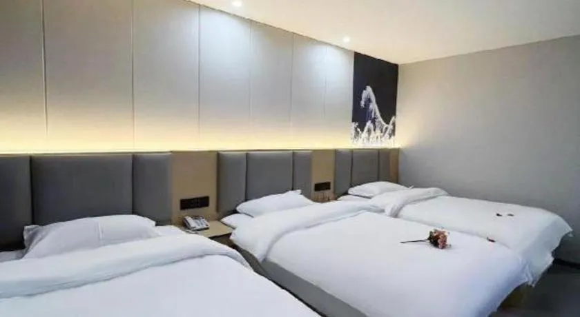 Bed in Super 8 Hotel Dingzhou Chongwen Street