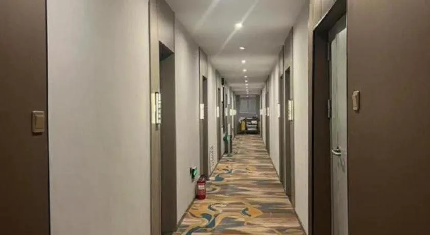 Super 8 Hotel Dingzhou Chongwen Street