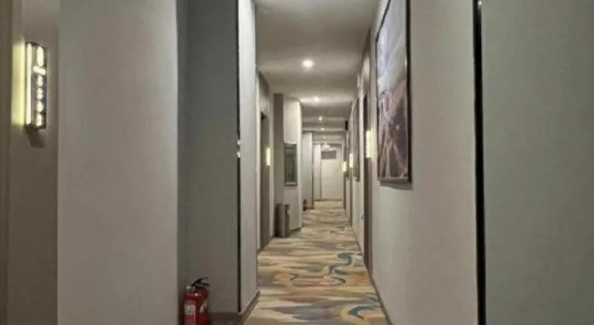 Super 8 Hotel Dingzhou Chongwen Street