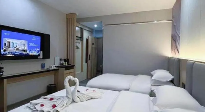 Bed in Super 8 Hotel Dingzhou Chongwen Street