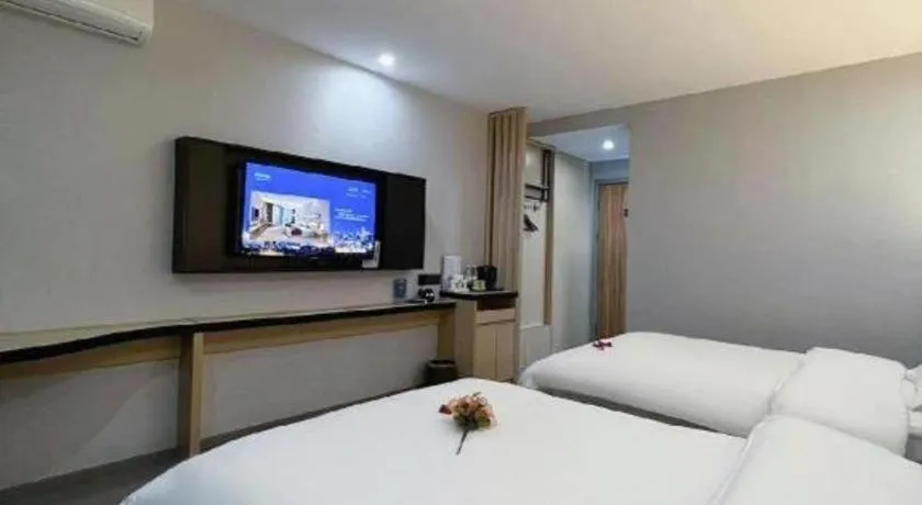 Bed in Super 8 Hotel Dingzhou Chongwen Street