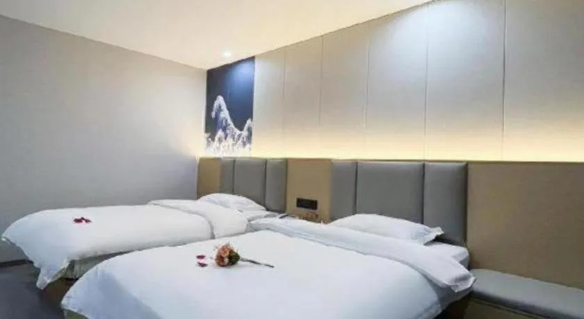 Bed in Super 8 Hotel Dingzhou Chongwen Street