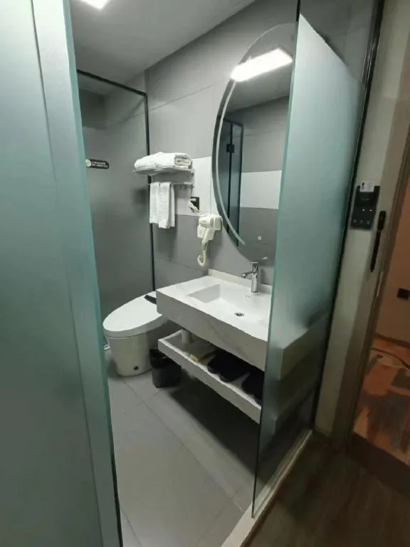 Super 8 Hotel Dingzhou Chongwen Street