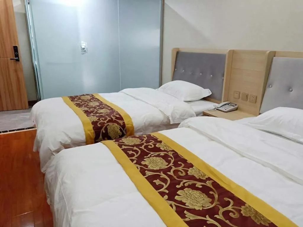 Bed in Super 8 Hotel Dingzhou Chongwen Street