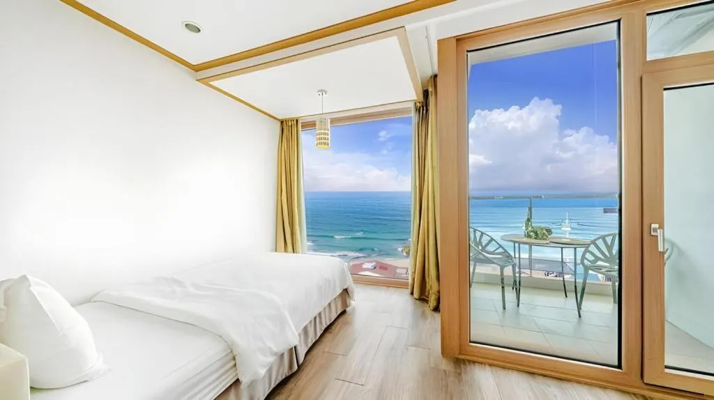 Bed in Gangneung Four Season Hotel and Pension