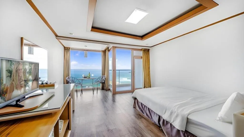 Bed in Gangneung Four Season Hotel and Pension