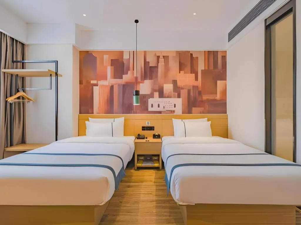 Bed in City Comfort Inn Hotel Dongguan Humen Pedestrian Street