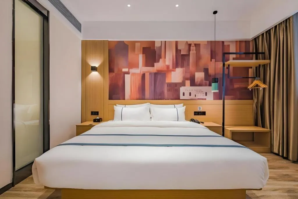 Bed in City Comfort Inn Hotel Dongguan Humen Pedestrian Street