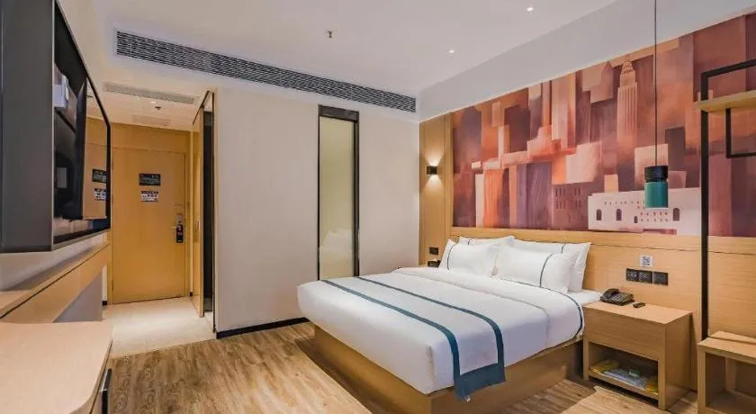Bed in City Comfort Inn Hotel Dongguan Humen Pedestrian Street