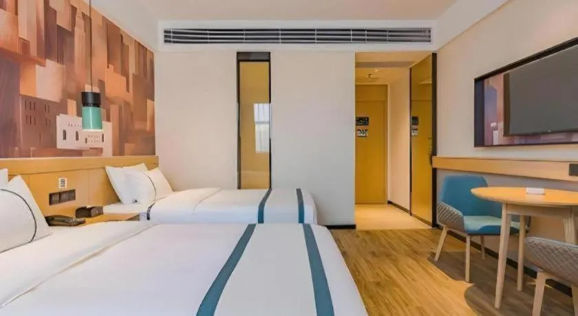 Bed in City Comfort Inn Hotel Dongguan Humen Pedestrian Street