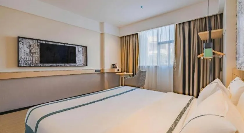 Bed in City Comfort Inn Hotel Dongguan Humen Pedestrian Street