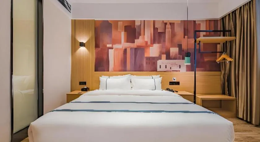 Bed in City Comfort Inn Hotel Dongguan Humen Pedestrian Street
