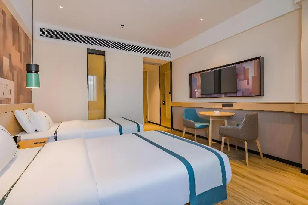 Bed in City Comfort Inn Hotel Dongguan Humen Pedestrian Street
