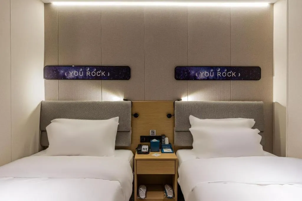 Bed in Echarm Hotel Shanghai North Bund Tilanqiao Metro Station