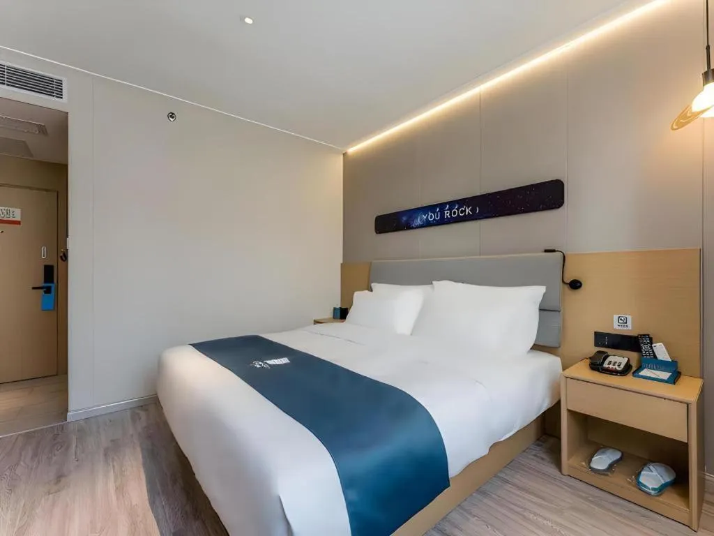 Bed in Echarm Hotel Shanghai North Bund Tilanqiao Metro Station