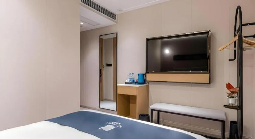 Bed in Echarm Hotel Shanghai North Bund Tilanqiao Metro Station