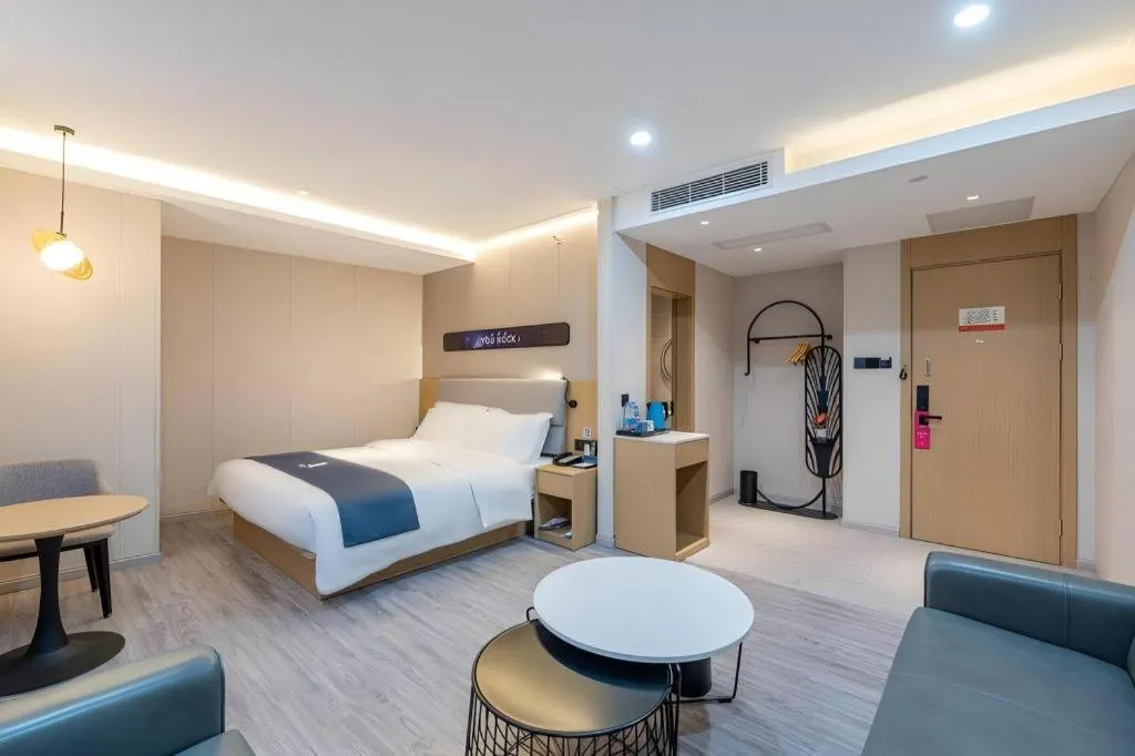 Bed in Echarm Hotel Shanghai North Bund Tilanqiao Metro Station