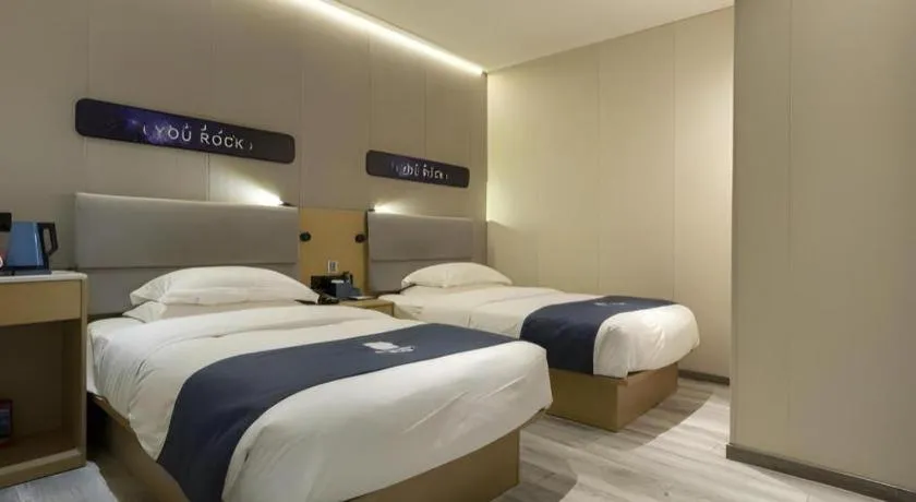 Bed in Echarm Hotel Shanghai North Bund Tilanqiao Metro Station