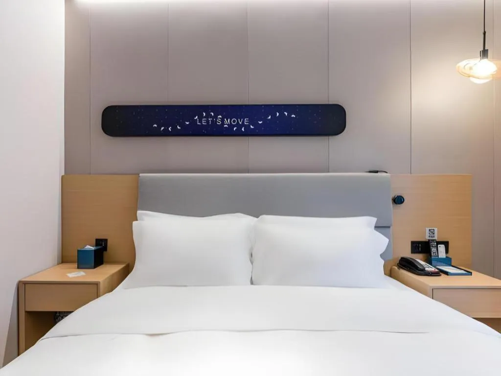 Bed in Echarm Hotel Shanghai North Bund Tilanqiao Metro Station