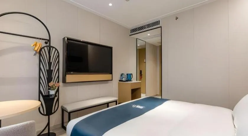 Bed in Echarm Hotel Shanghai North Bund Tilanqiao Metro Station