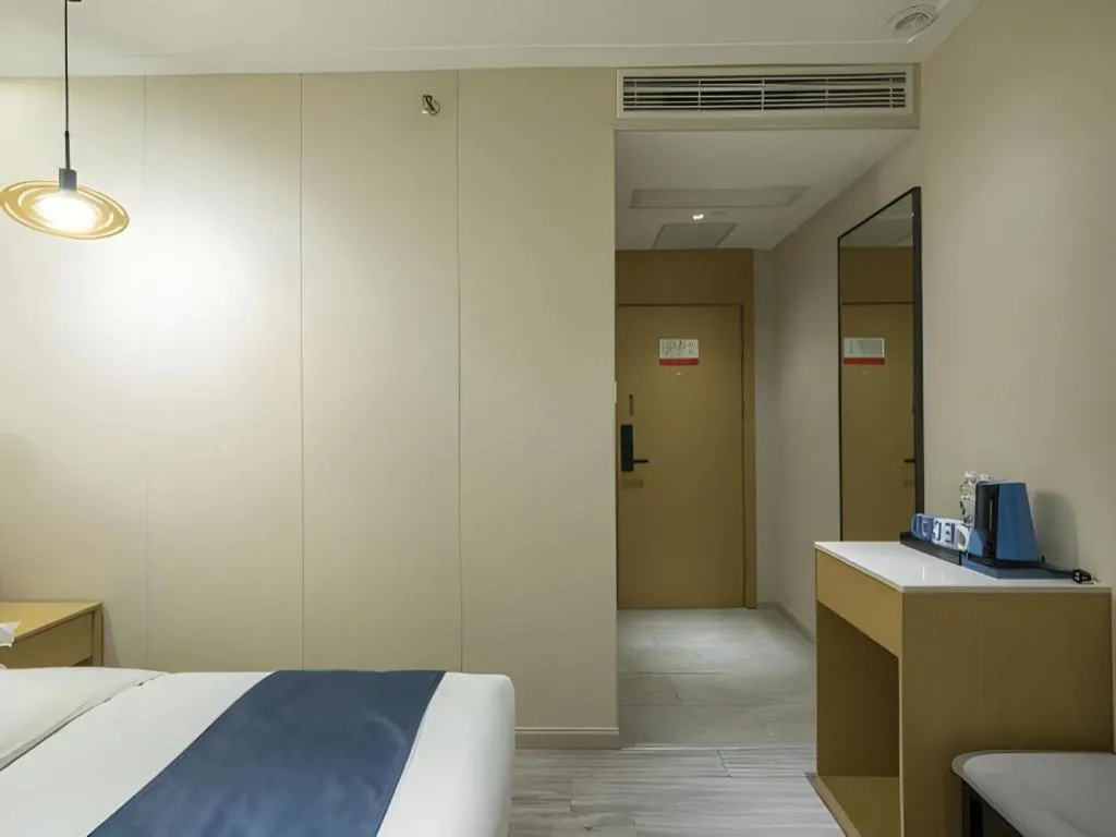 Bed in Echarm Hotel Shanghai North Bund Tilanqiao Metro Station