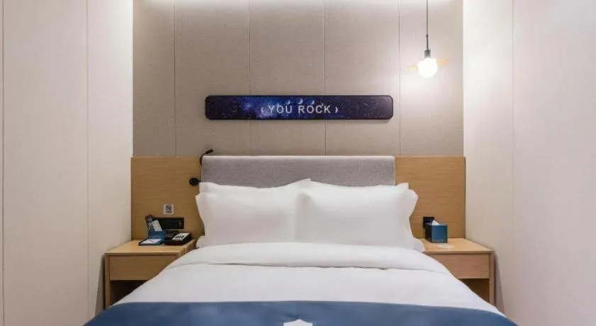 Bed in Echarm Hotel Shanghai North Bund Tilanqiao Metro Station