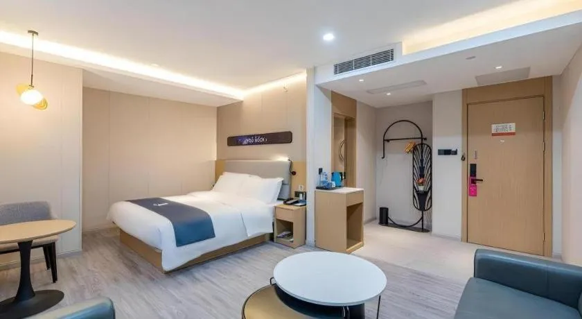 Bed in Echarm Hotel Shanghai North Bund Tilanqiao Metro Station