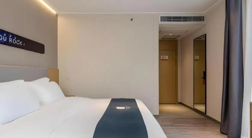 Bed in Echarm Hotel Shanghai North Bund Tilanqiao Metro Station