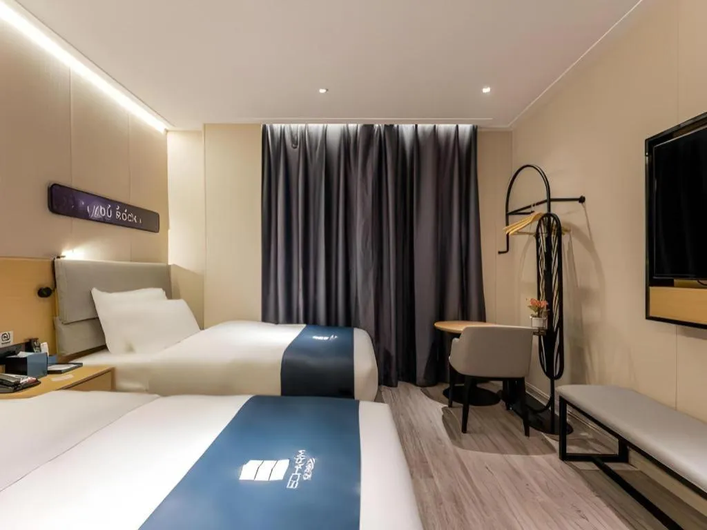 Bed in Echarm Hotel Shanghai North Bund Tilanqiao Metro Station