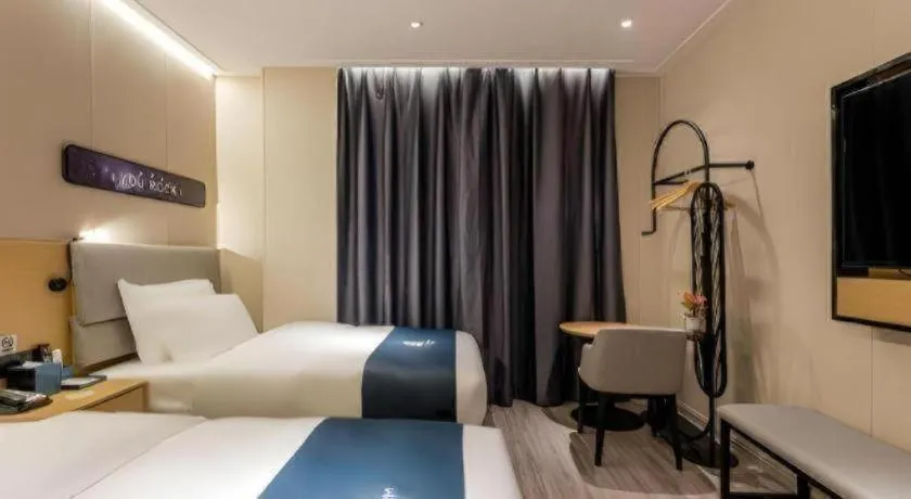 Bed in Echarm Hotel Shanghai North Bund Tilanqiao Metro Station