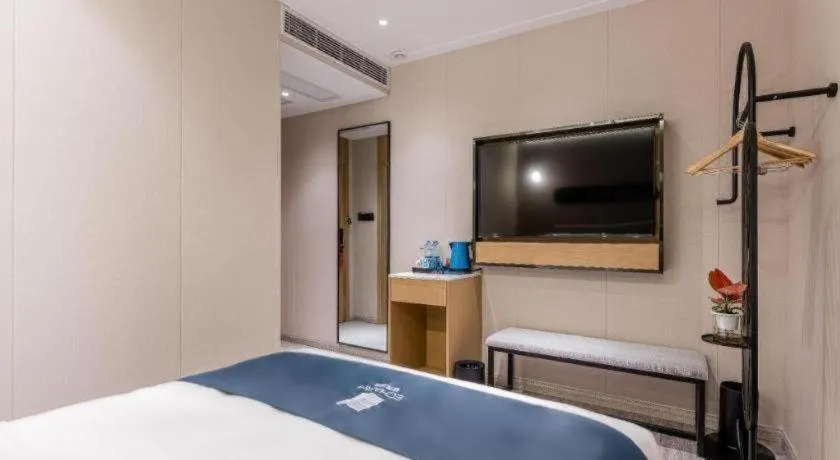 Bed in Echarm Hotel Shanghai North Bund Tilanqiao Metro Station