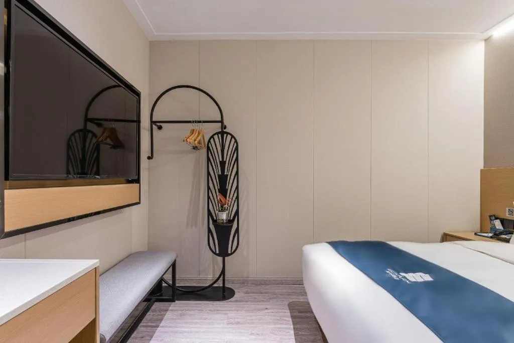 Bed in Echarm Hotel Shanghai North Bund Tilanqiao Metro Station