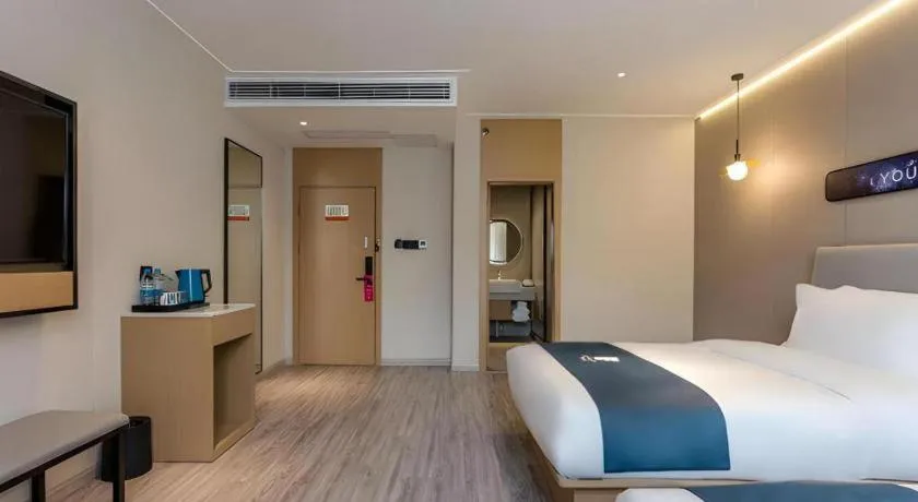 Bed in Echarm Hotel Shanghai North Bund Tilanqiao Metro Station