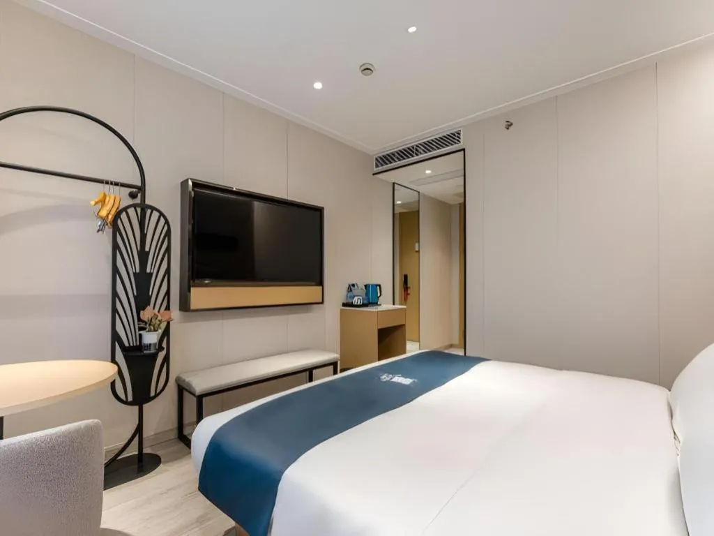 Bed in Echarm Hotel Shanghai North Bund Tilanqiao Metro Station