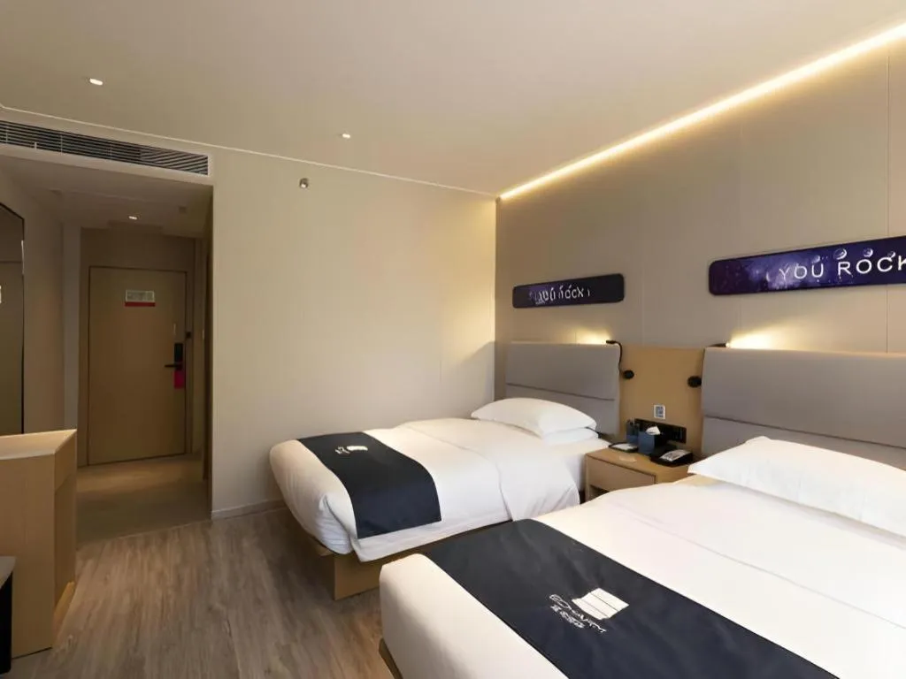 Bed in Echarm Hotel Shanghai North Bund Tilanqiao Metro Station