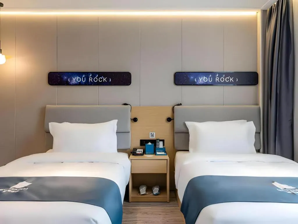 Bed in Echarm Hotel Shanghai North Bund Tilanqiao Metro Station