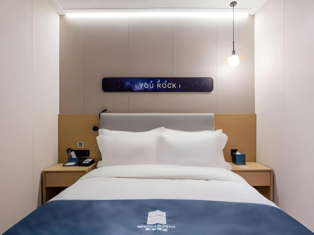Bed in Echarm Hotel Shanghai North Bund Tilanqiao Metro Station