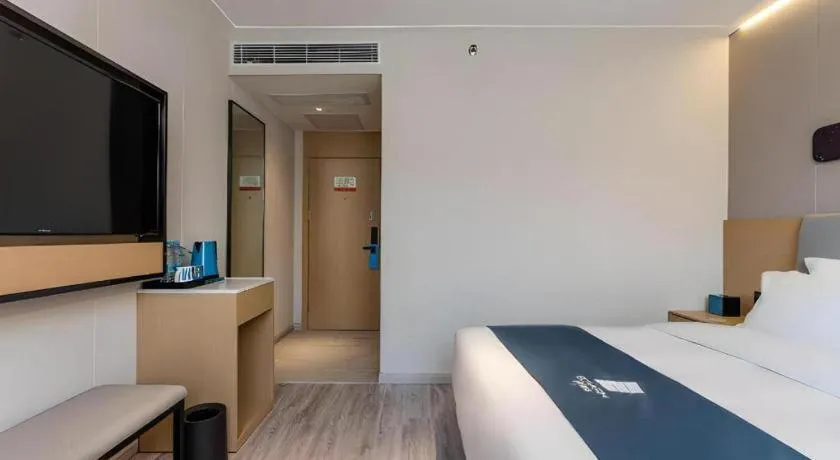 Bed in Echarm Hotel Shanghai North Bund Tilanqiao Metro Station