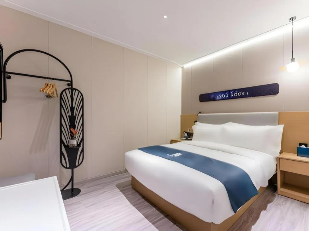Bed in Echarm Hotel Shanghai North Bund Tilanqiao Metro Station