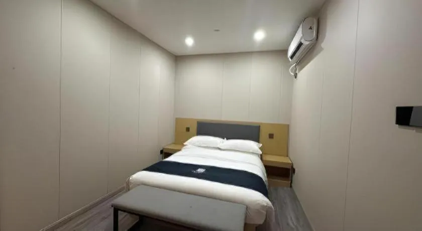 Bed in Echarm Hotel Shanghai North Bund Tilanqiao Metro Station