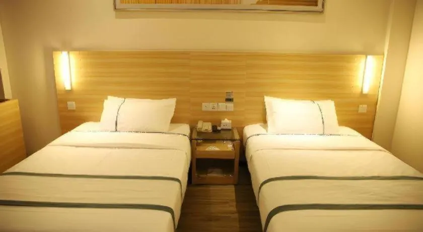 Bed in City Comfort Inn Tianmen Luyu Food Street